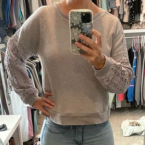 Umgee sweater. EUC condition.